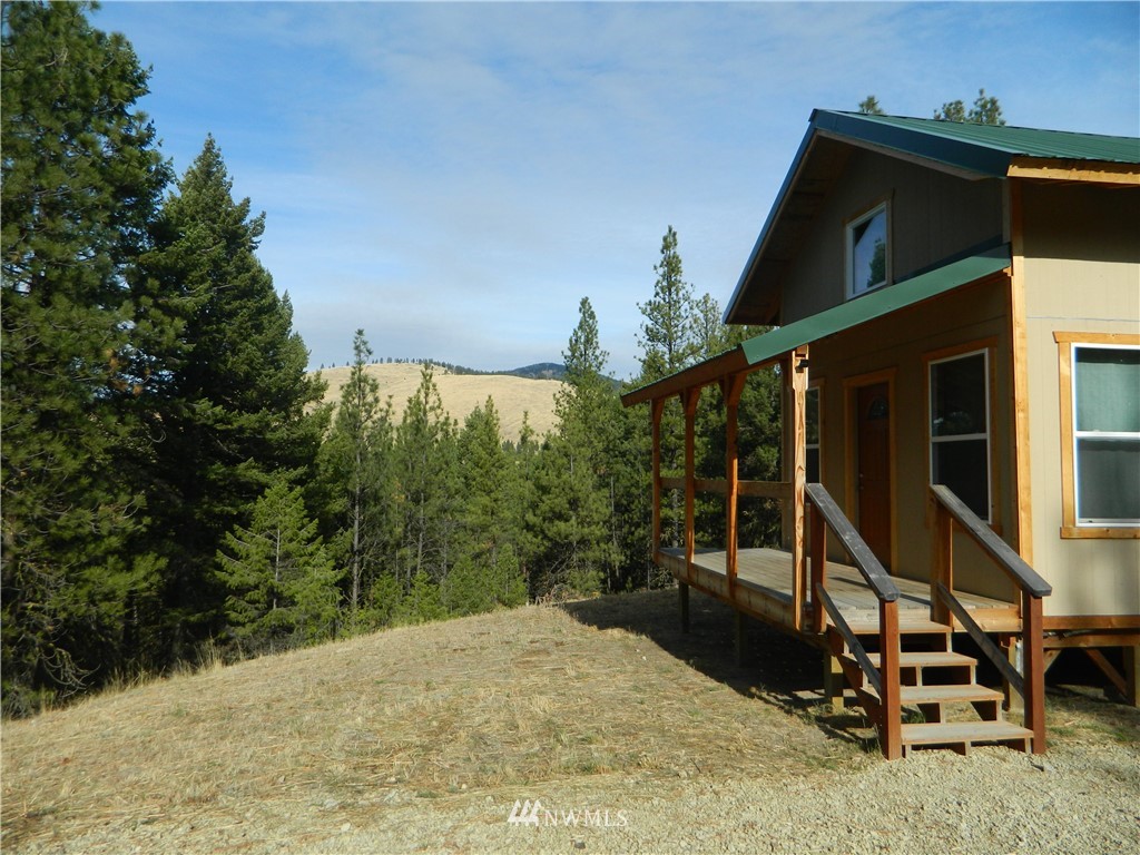 45 Squirrel Road Tonasket, WA 98855 - Photo 2 of 11