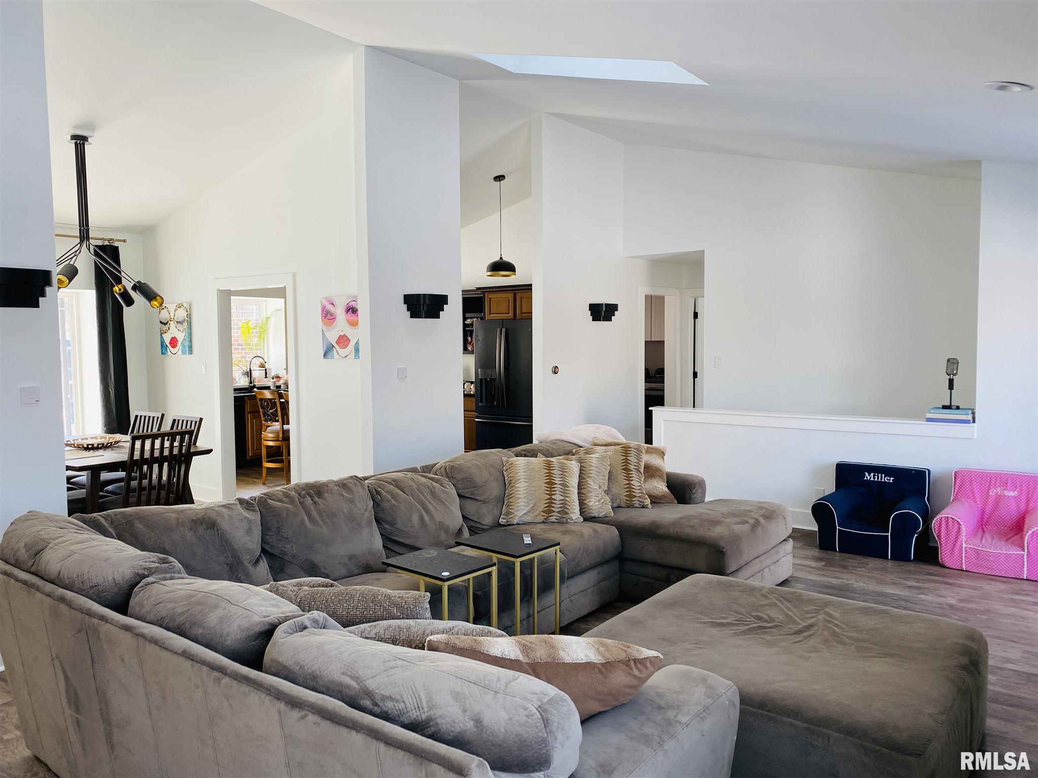 214 North Quail Walk Road Macomb, IL 61455 - Photo 4 of 22 Gallery Image 4