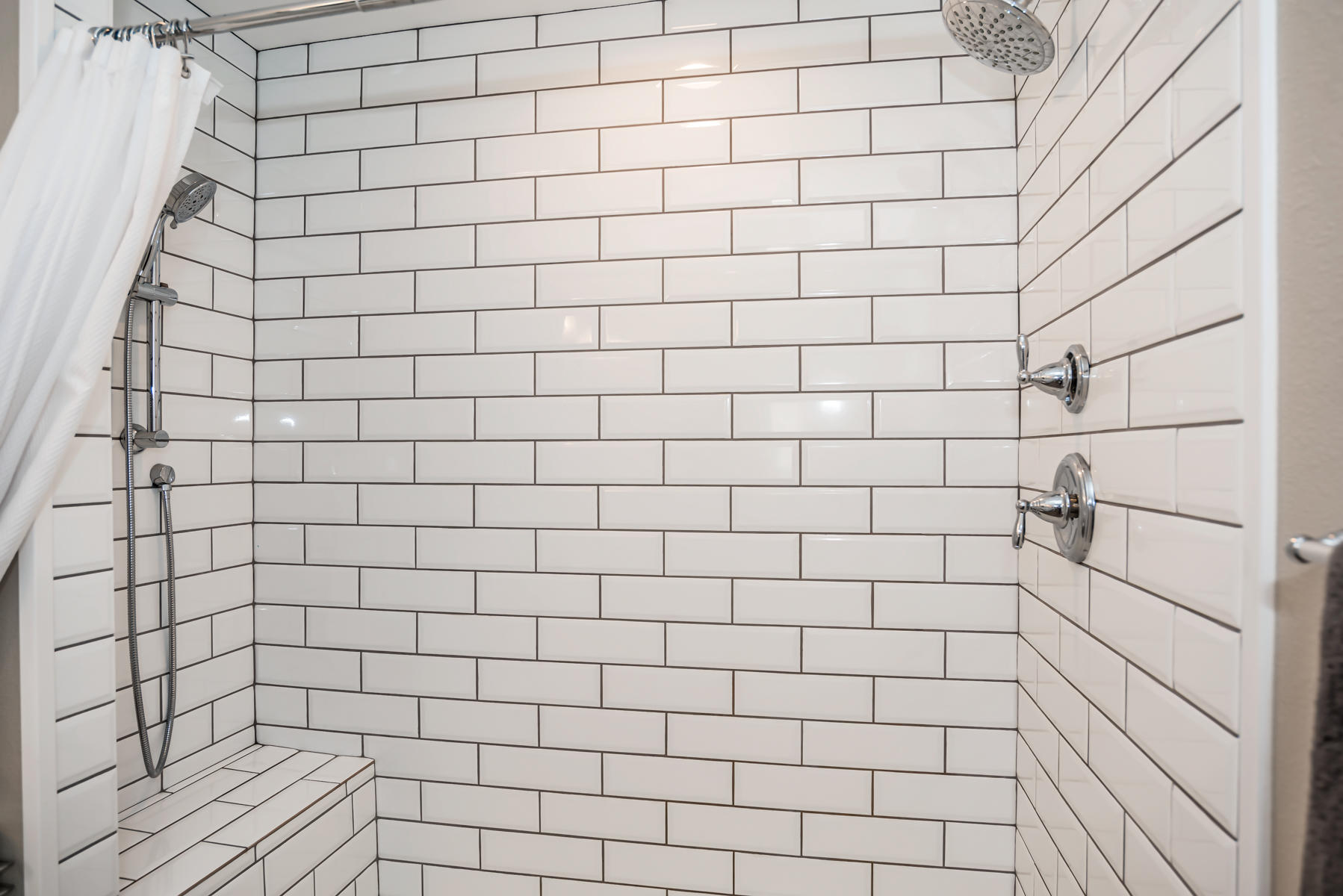 21278 Keyte Road Bend, OR 97701 - Photo 40 of 48 Tile Shower