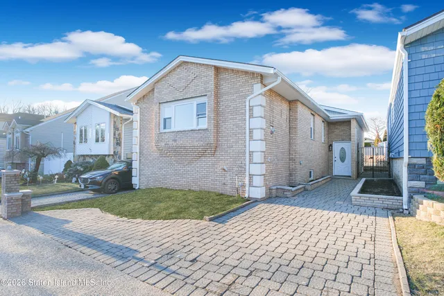 $879,000 | 43 Country Woods Lane | Great Kills