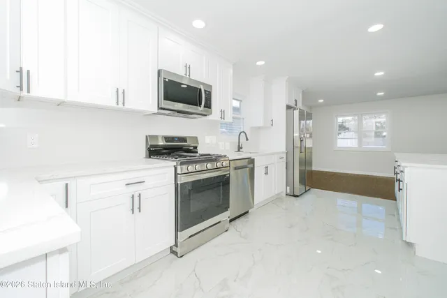 $879,000 | 43 Country Woods Lane | Great Kills