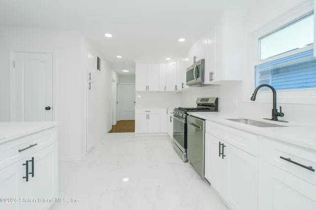 $879,000 | 43 Country Woods Lane | Great Kills