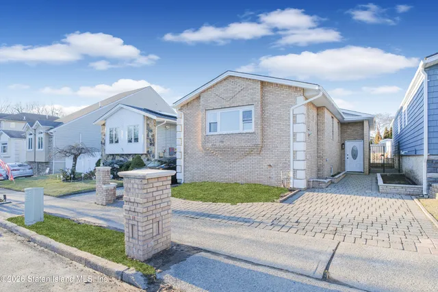 $879,000 | 43 Country Woods Lane | Great Kills