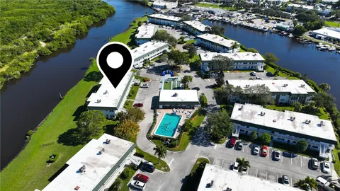 $157,700 | 2800 Indian River Boulevard, Unit 7F, Vero Beach, FL 32960
