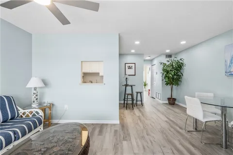 $157,700 | 2800 Indian River Boulevard, Unit 7F, Vero Beach, FL 32960
