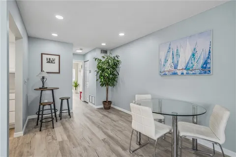 $157,700 | 2800 Indian River Boulevard, Unit 7F, Vero Beach, FL 32960