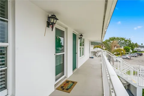 $157,700 | 2800 Indian River Boulevard, Unit 7F, Vero Beach, FL 32960