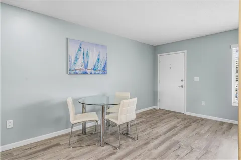 $157,700 | 2800 Indian River Boulevard, Unit 7F, Vero Beach, FL 32960