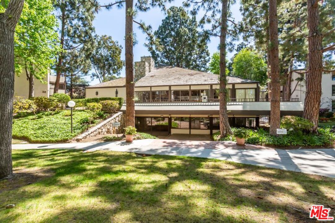 7765 West 91st Street, Unit A2117 Playa del Rey, CA 90293 - Photo 26 of 27 a view of a house with pool and sitting area