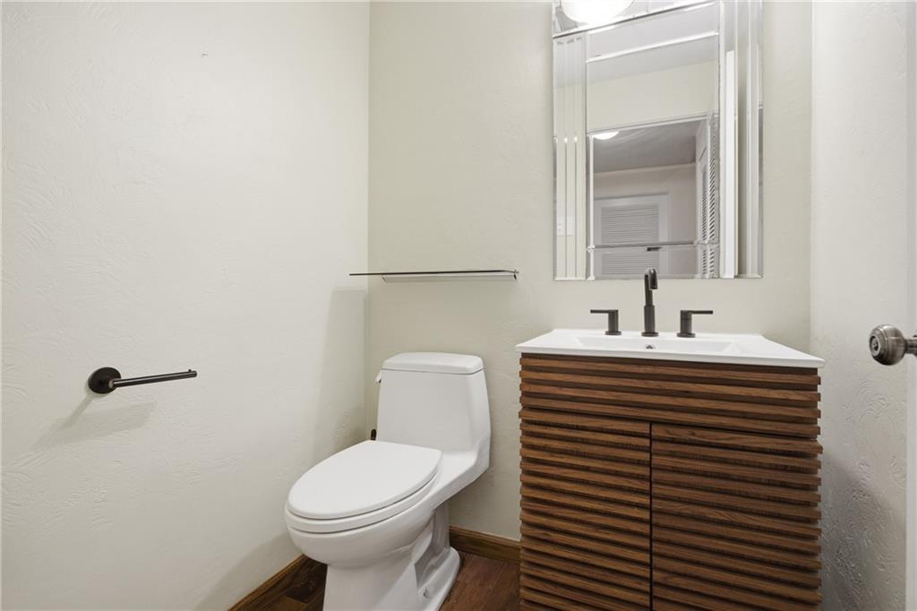 650 Scrubgrass Road Pittsburgh, PA 15243 - Photo 46 of 50 Lower Level Powder Room