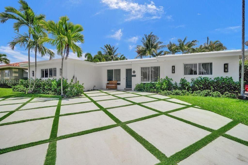 2080 Northeast 65th Street Fort Lauderdale, FL 33308 - Photo 2 of 38