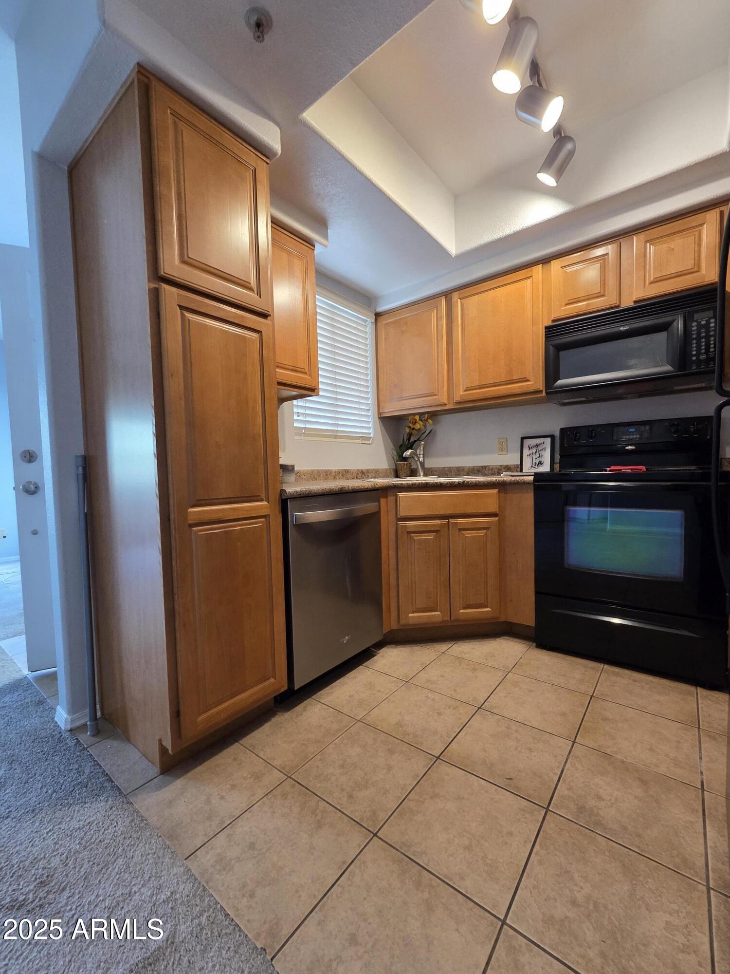 1825 West Ray Road, Unit 2031 Chandler, AZ 85224 - Photo 2 of 21 a kitchen with granite countertop a refrigerator and a sink