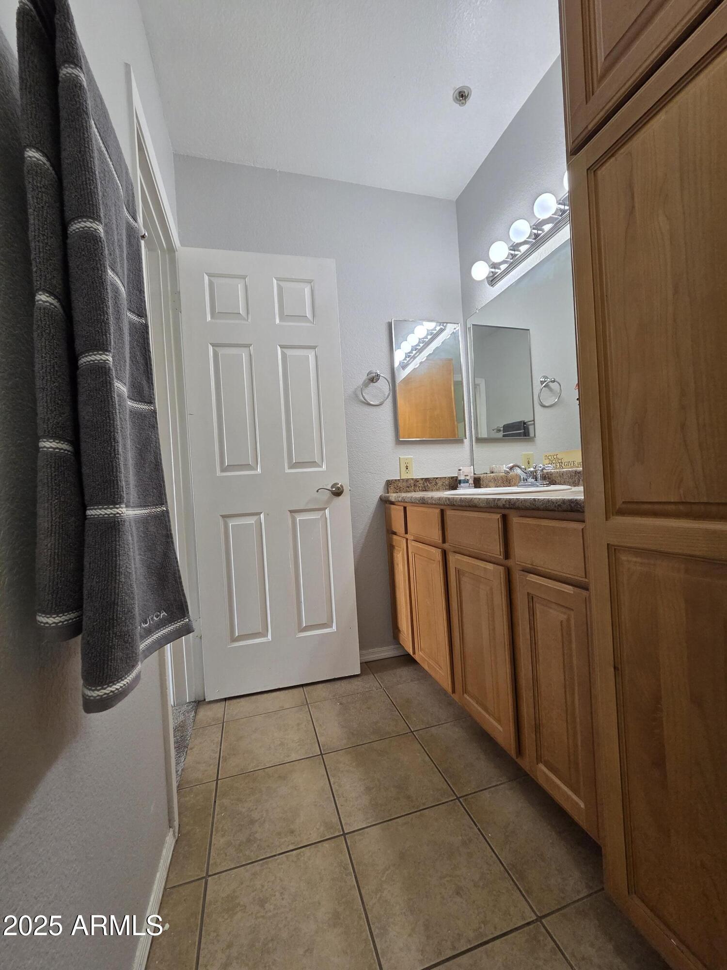 1825 West Ray Road, Unit 2031 Chandler, AZ 85224 - Photo 8 of 21 a kitchen with a sink a refrigerator freezer and a stove