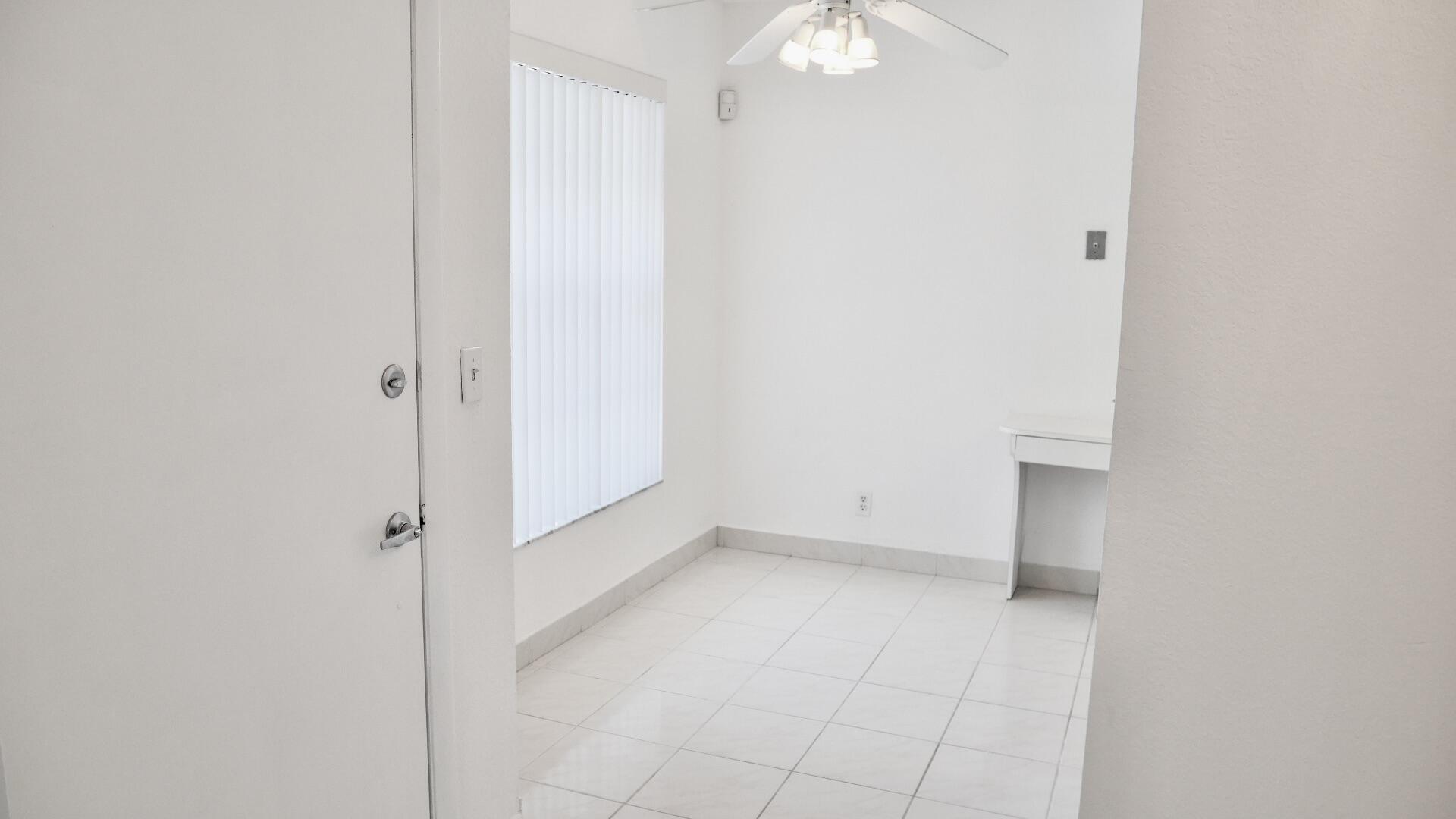 13638 Vía Flora, Unit D Delray Beach, FL 33484 - Photo 5 of 27 Eat-In kitchen
