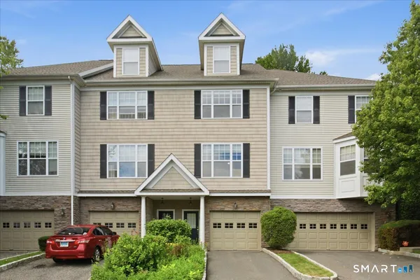 $465,000 | 26 Maura Lane, Unit 26, Danbury, CT 06810