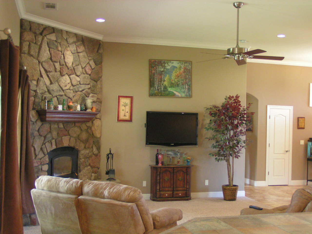9581 Logan Road Palo Cedro, CA 96073 - Photo 8 of 21 Living Room