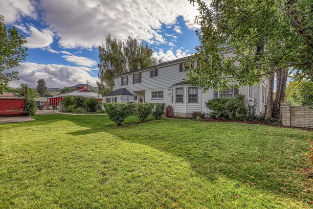 a view of a house with a back yard