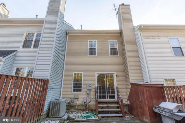 $2,900 | 6808 Compton Valley Place, Centreville, VA 20121