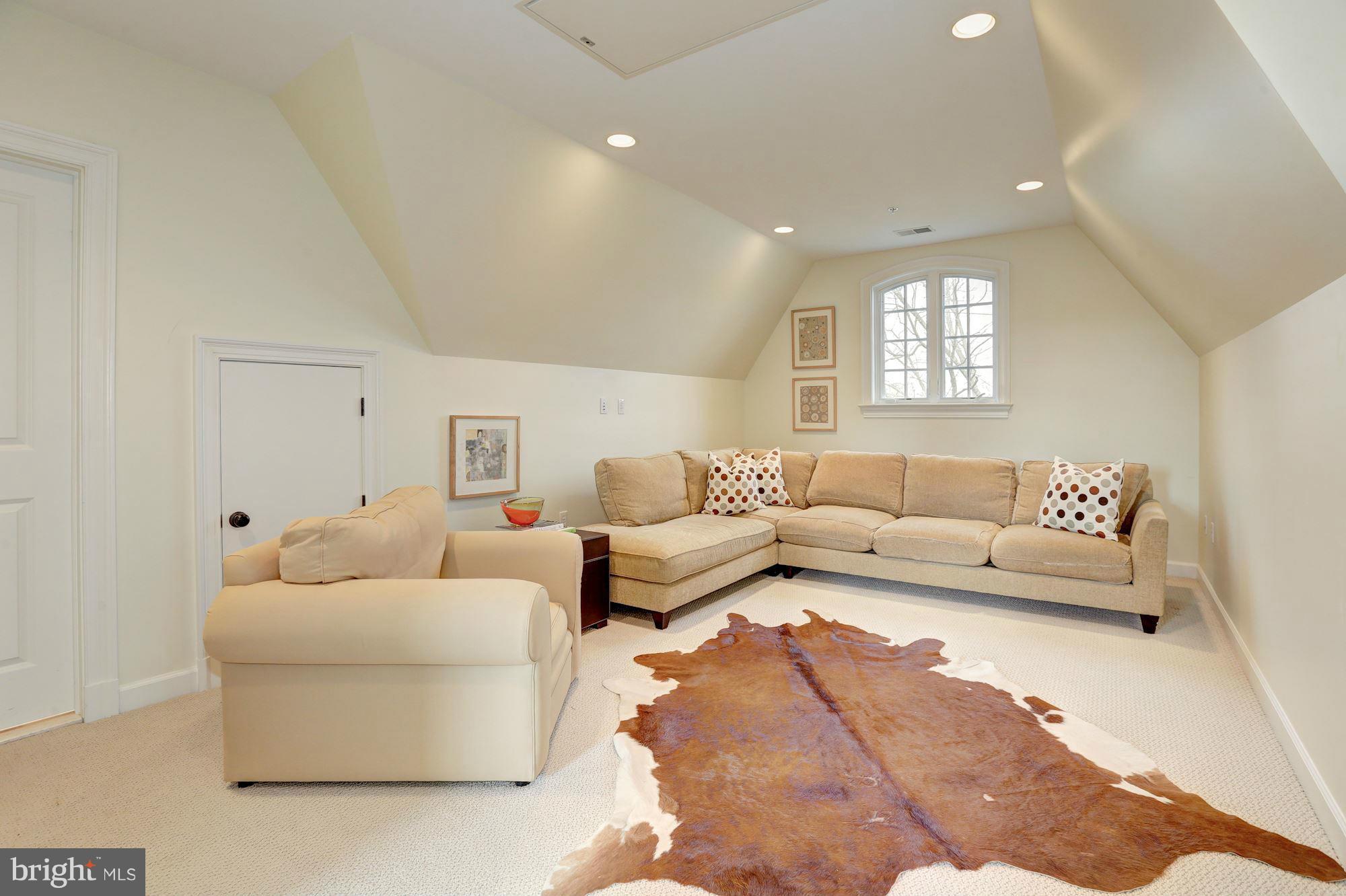 7105 Denton Road Bethesda, MD 20814 - Photo 21 of 30 Second Upper Level - Upper Family Room