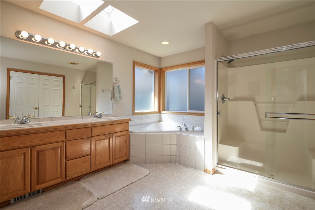 1833 243rd Street Southwest Bothell, WA 98021 - Photo 12 of 19
