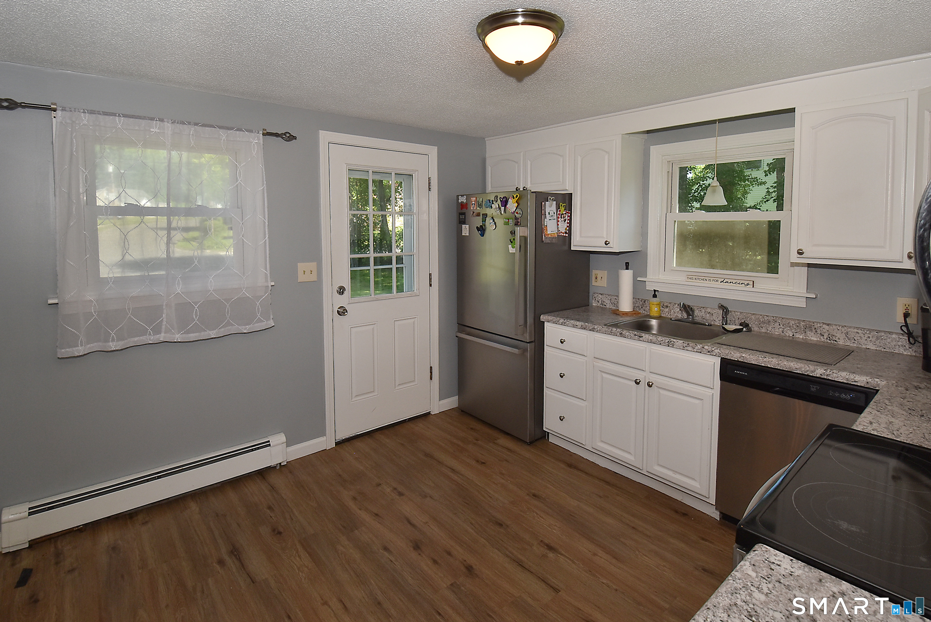 82 Rood Avenue Windsor, CT 06095 - Photo 6 of 29