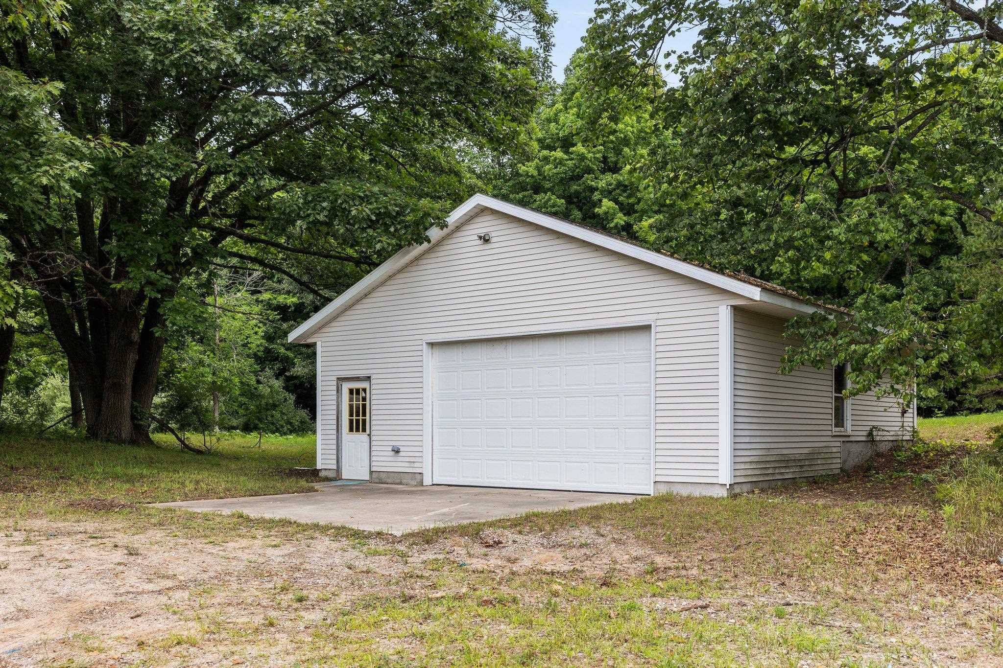 10006 Skiver Road Traverse City, MI 49685 - Photo 15 of 43 1914793-14.JPG
