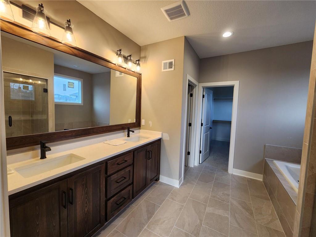 11546 South Olathe Vw Road Olathe, KS 66061 - Photo 12 of 52