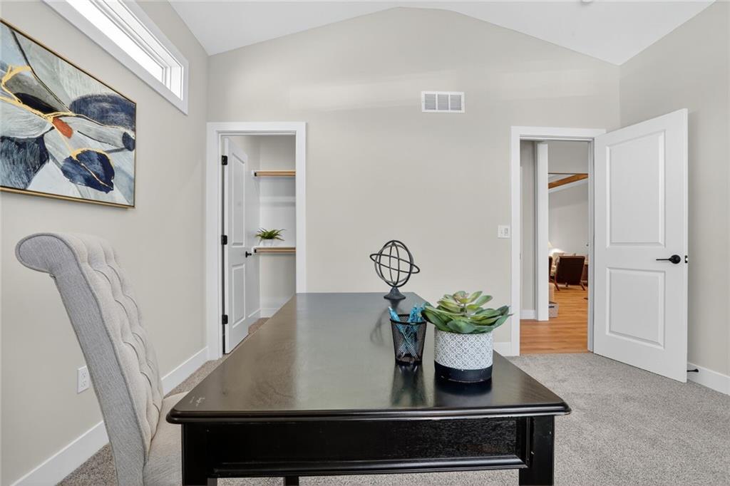 11546 South Olathe Vw Road Olathe, KS 66061 - Photo 13 of 31