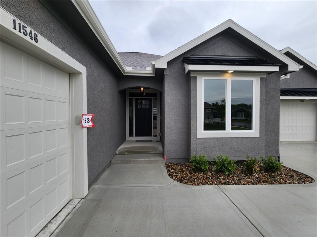 11546 South Olathe Vw Road Olathe, KS 66061 - Photo 4 of 33