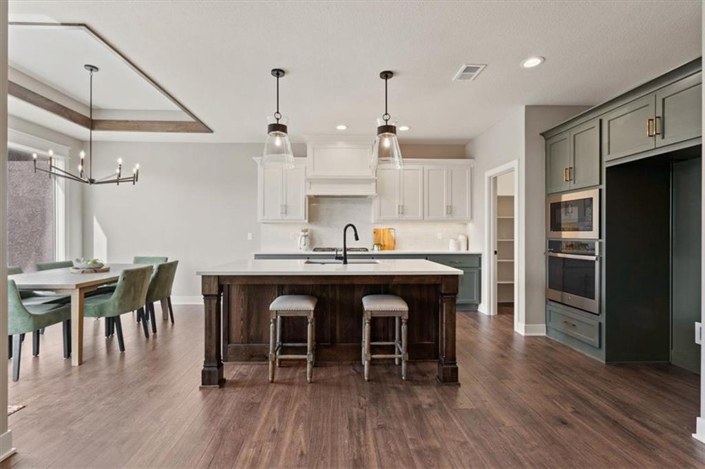 11546 South Olathe Vw Road Olathe, KS 66061 - Photo 8 of 33
