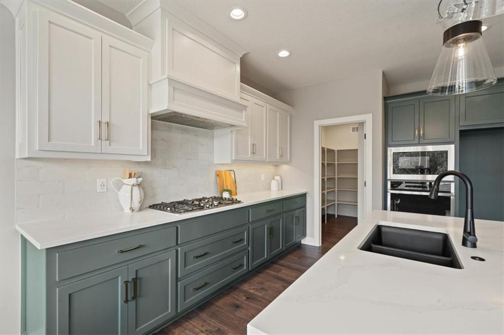 11546 South Olathe Vw Road Olathe, KS 66061 - Photo 9 of 33