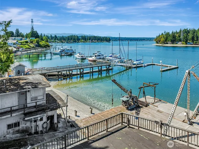 $1,125,000 | 1954 Northeast Grandview Boulevard, Keyport, WA 98345