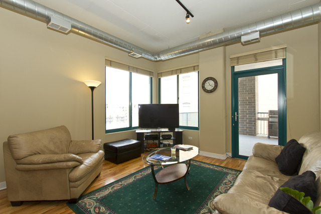 910 West Madison Street, Unit 609 Chicago, IL 60607 - Photo 3 of 12 a living room with furniture and a large window