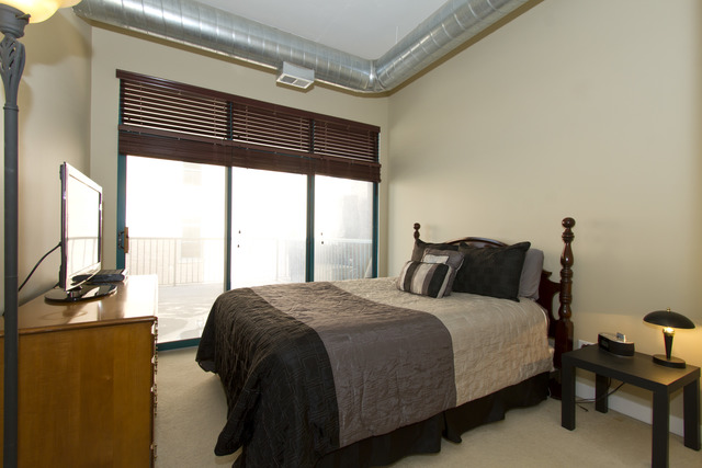 910 West Madison Street, Unit 609 Chicago, IL 60607 - Photo 7 of 12 a bedroom with a bed next to a window