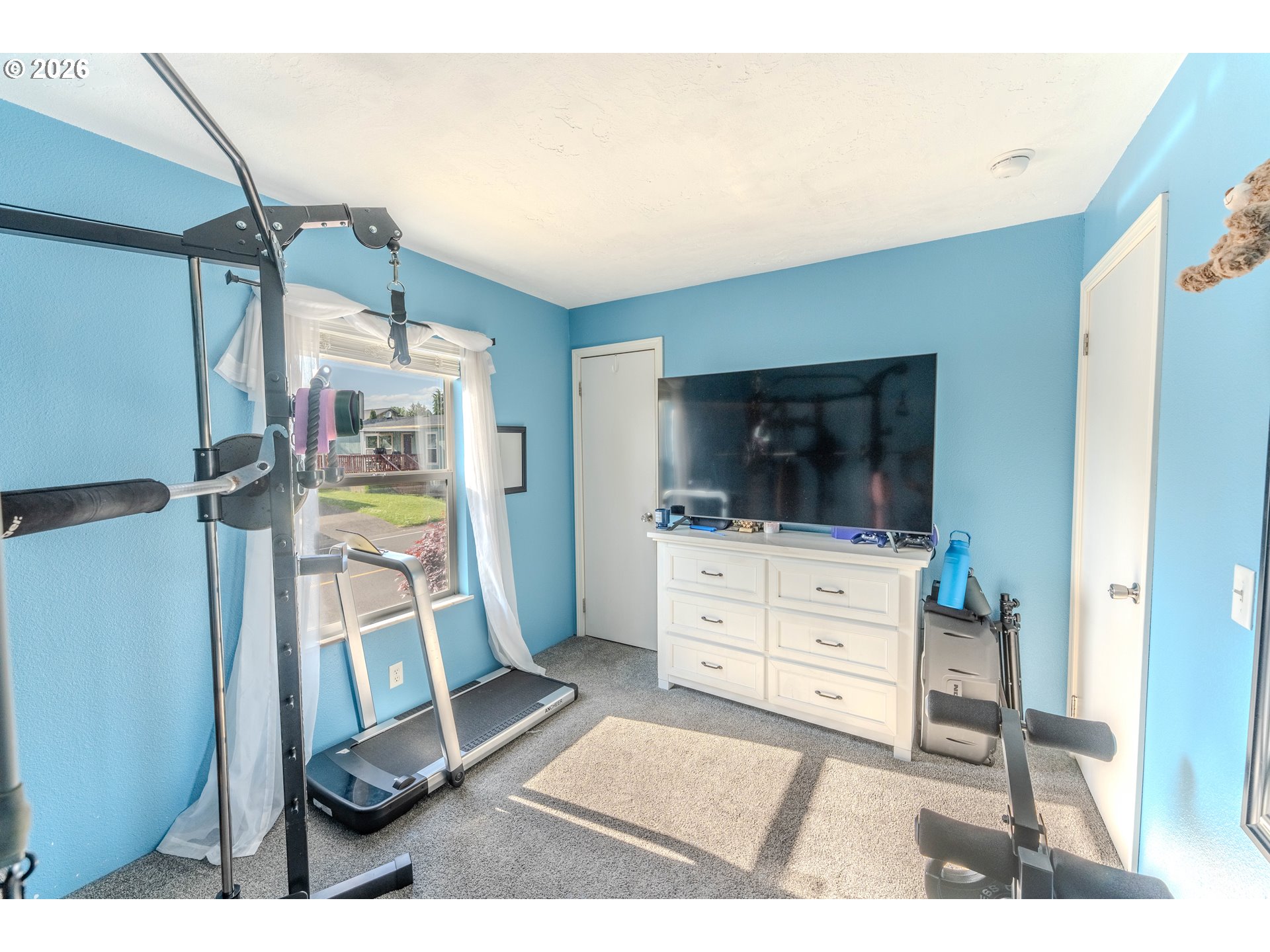 4364 Bren Loop Northeast, Unit 95 Salem, OR 97305 - Photo 21 of 34 a living room with furniture and flat screen tv