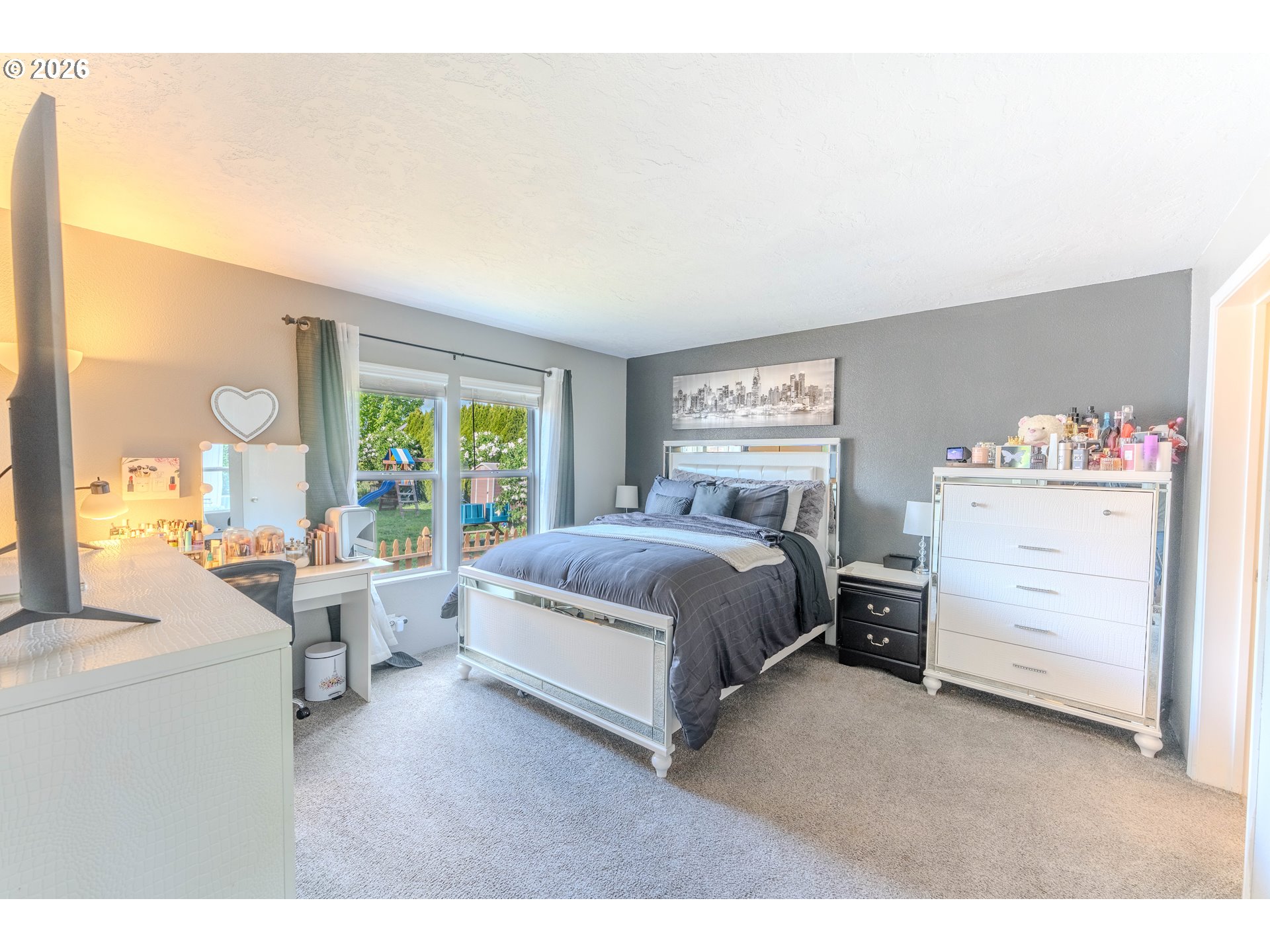 4364 Bren Loop Northeast, Unit 95 Salem, OR 97305 - Photo 25 of 34 a bedroom with a bed and a couch