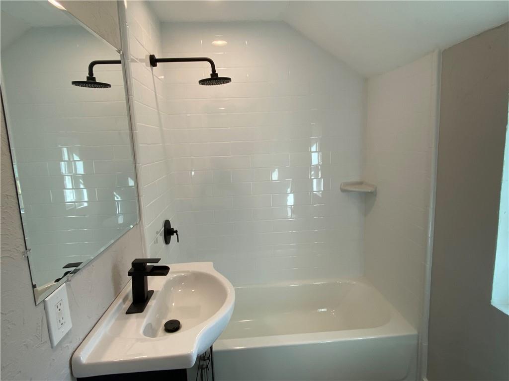 3020 Willett Road Pittsburgh, PA 15227 - Photo 17 of 25 Gallery Image 17