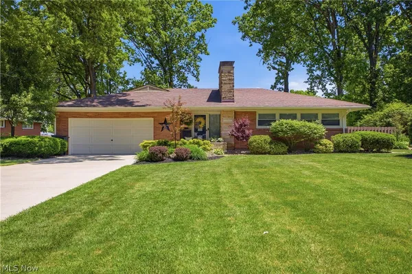 $350,000 | 277 Marwood Drive Southeast, Warren, OH 44484