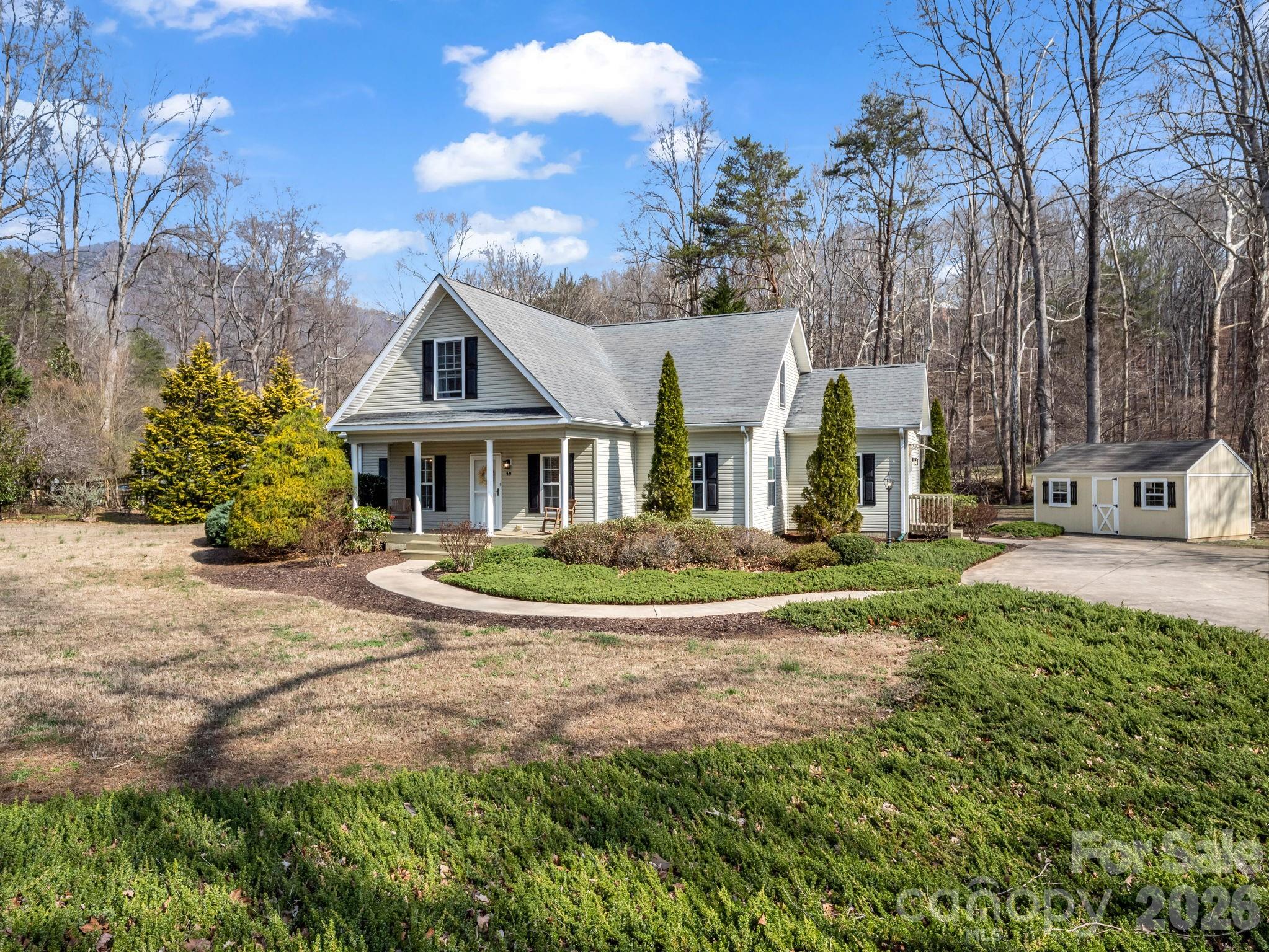 19 Lynnbrook Way Columbus, NC 28722 - Photo 3 of 45 a front view of a house with garden