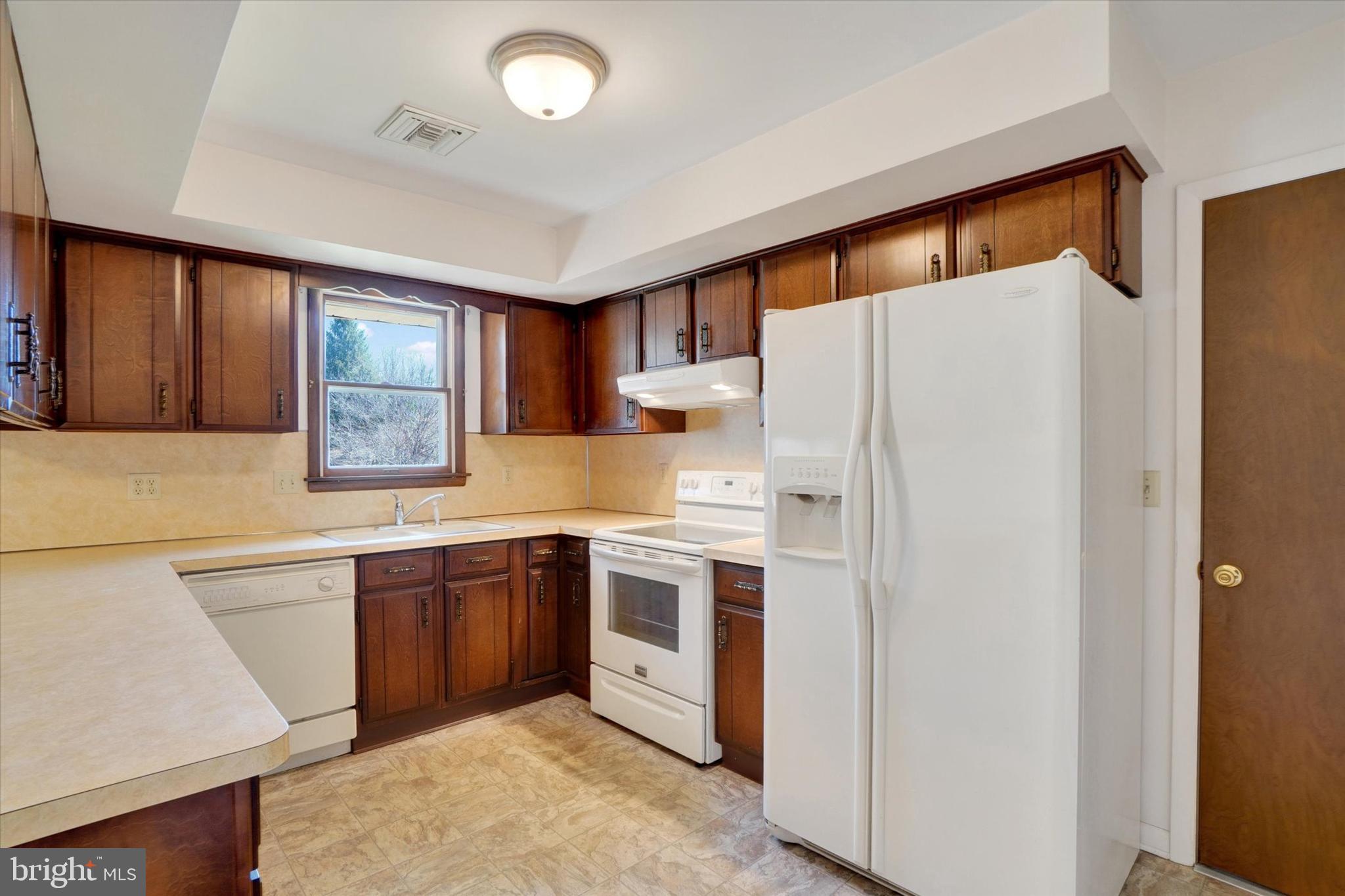 34 Eagleton Drive York, PA 17407 - Photo 9 of 27