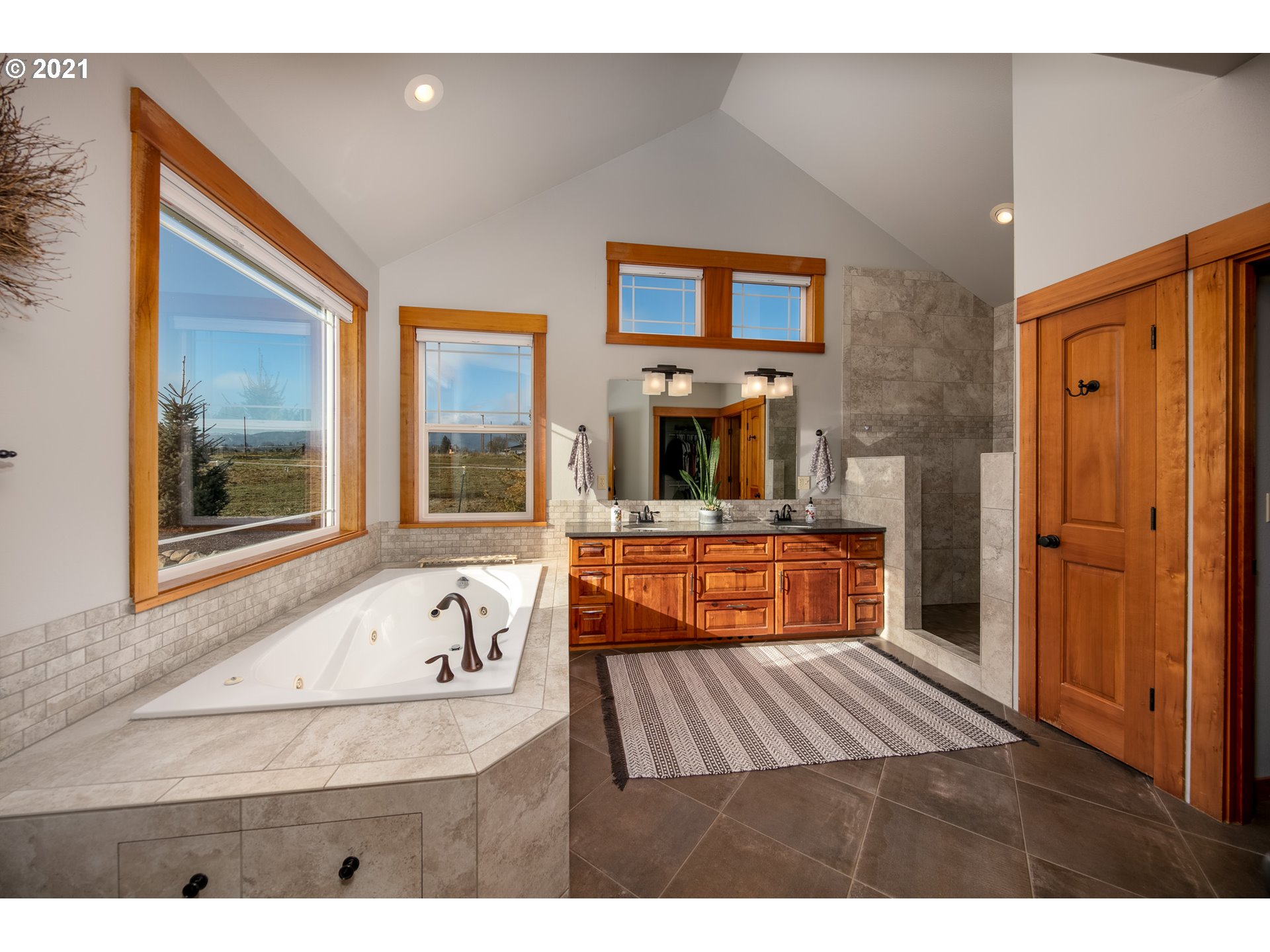 1621 Jeanette Road Hood River, OR 97031 - Photo 14 of 32 Gallery Image 14