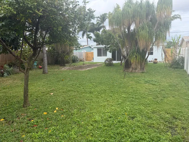 a close up view of a washer and dryer