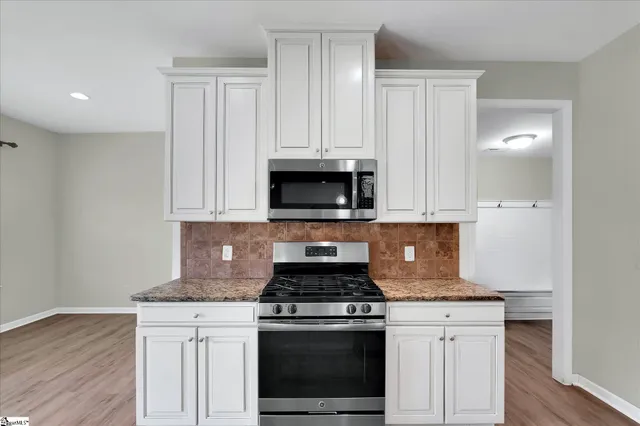 $550,000 | 220 Waters Run Lane, Simpsonville, SC 29681