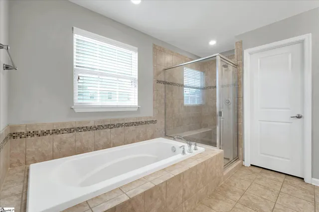 $550,000 | 220 Waters Run Lane, Simpsonville, SC 29681