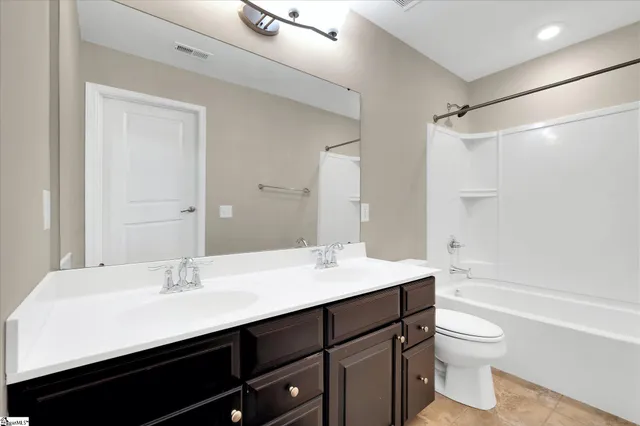 $550,000 | 220 Waters Run Lane, Simpsonville, SC 29681