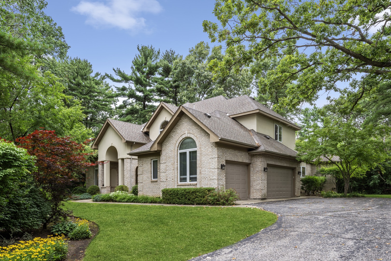 310 Belle Foret Drive Lake Bluff, IL 60044 - Photo 1 of 31 a front view of a house with a yard