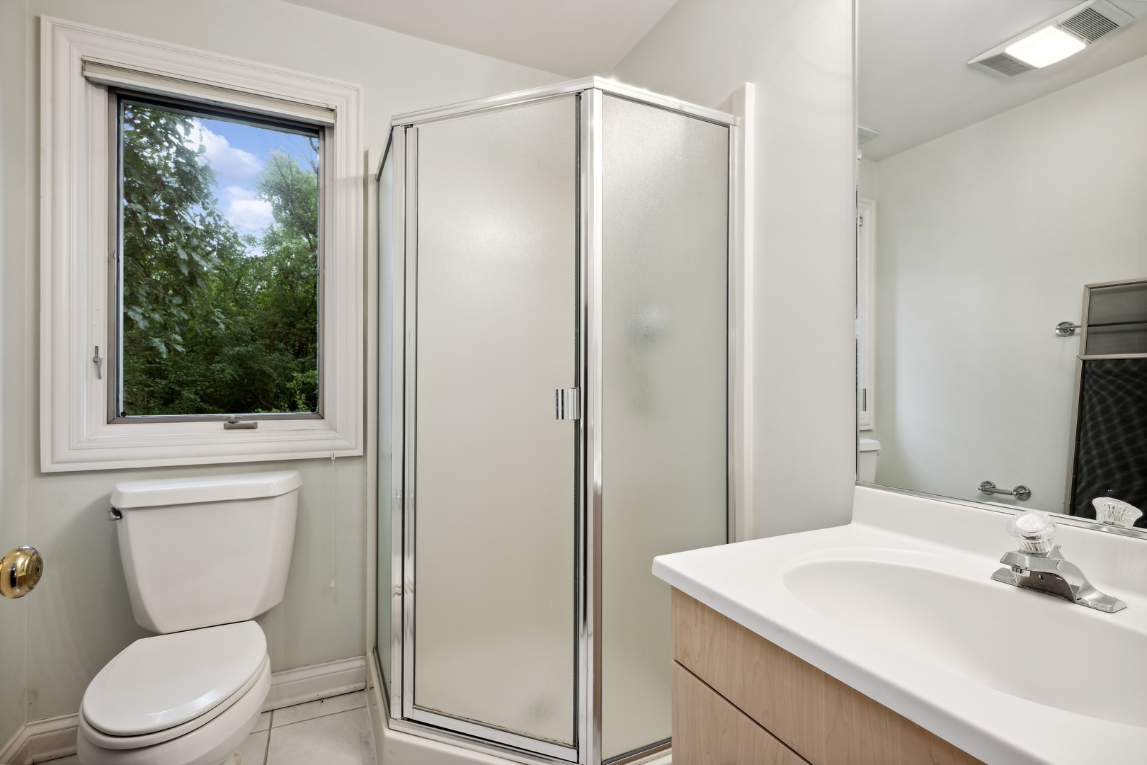 310 Belle Foret Drive Lake Bluff, IL 60044 - Photo 17 of 31 a bathroom with a toilet a sink and a mirror
