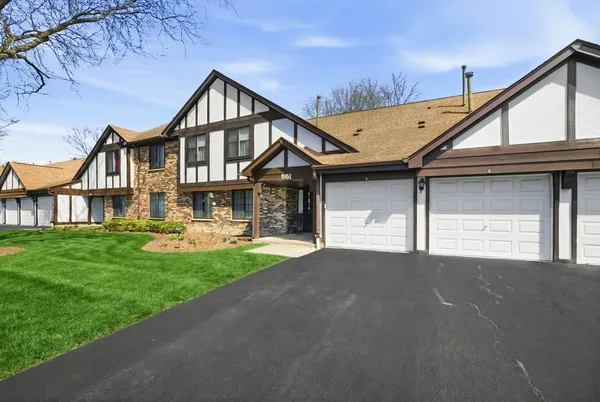 $285,000 | 551 Cumberland Trail, Unit C, Roselle, IL 60172