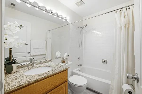 $285,000 | 551 Cumberland Trail, Unit C, Roselle, IL 60172