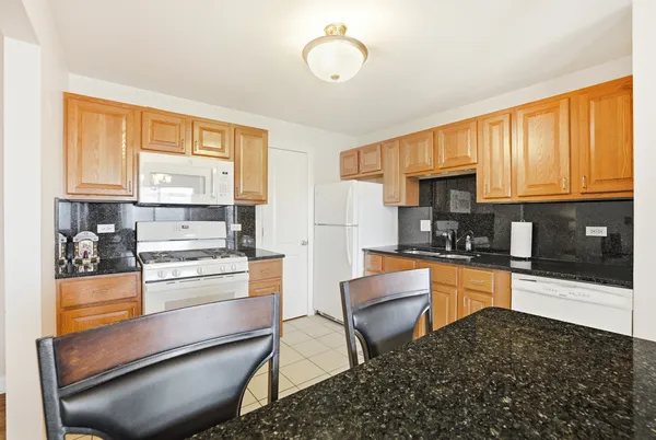 $285,000 | 551 Cumberland Trail, Unit C, Roselle, IL 60172